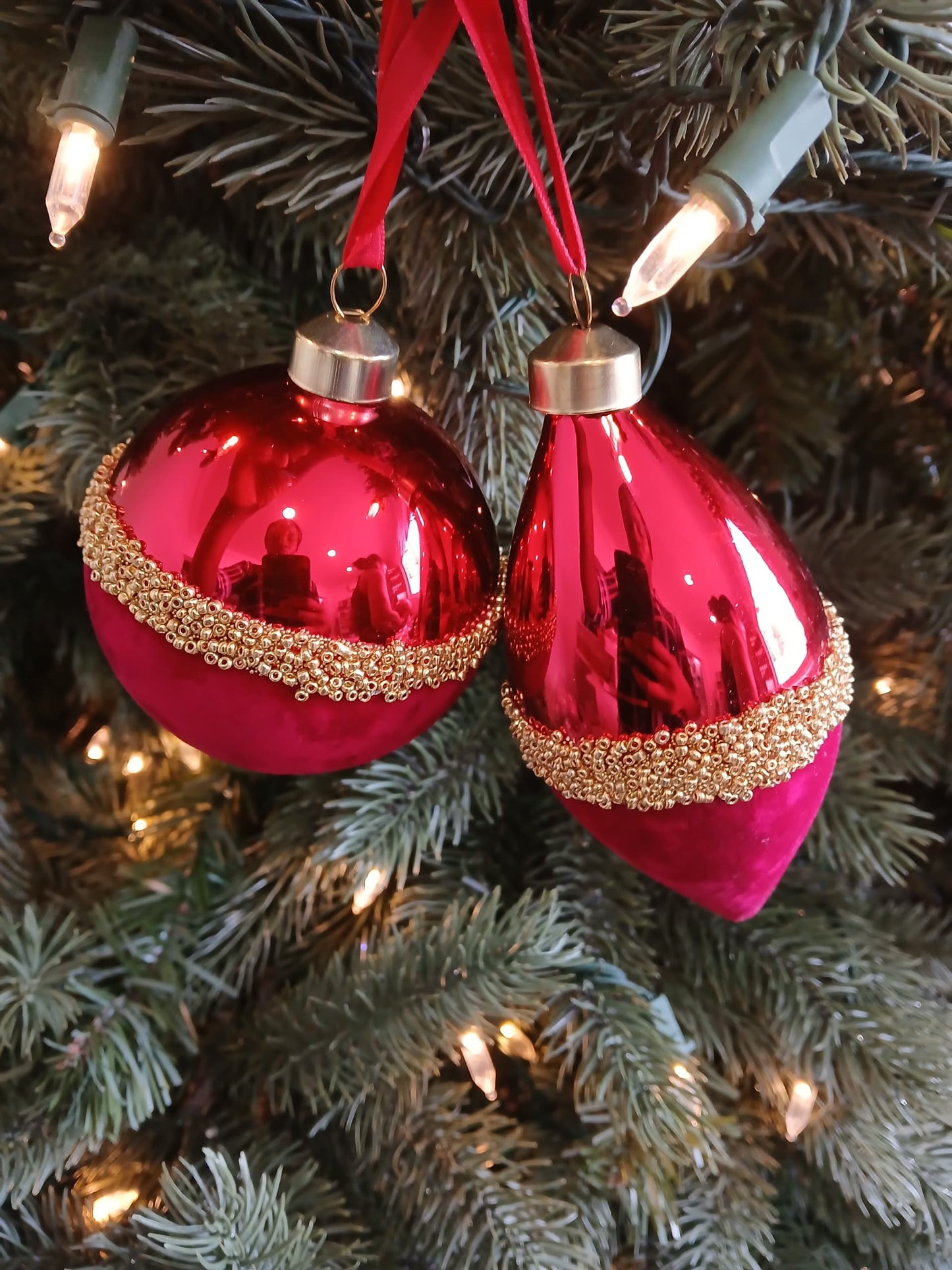 Red Shiny & Velvet w Gold Beads Ball 8cm- Set of 6